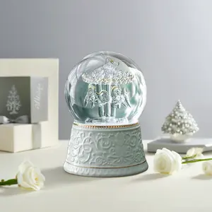 Custom Luxury Merry Go Round Snow Globe Resina Modelo Carrossel para Decoração de Casa para o Natal e Presentes De Casamento