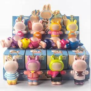 ของเล่นพลาสติกแฟชั่นสำหรับเด็ก ลายโค้ก ผ้าฟล็อกกิ้ง ของตกแต่งเล็กๆ พร้อมกล่องสุ่มและแผงขายของบับเบิ้ลมาร์ท - Product Image 4