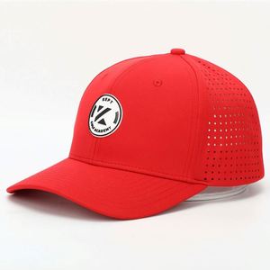Gorra de Béisbol Personalizada para Hombre, de 6 Paneles, Estructurada, Roja, de Poliéster Impermeable, con Perforaciones Cortadas a Láser, Parche de Goma de PVC, Gorras Deportivas - Product Image 1