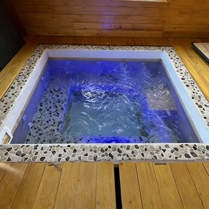 Piscina SPA cuadrada personalizada de fibra de vidrio con azulejos de mosaico para entretenimiento en el hogar, piscina SPA para exteriores - Product Image 4