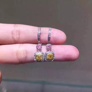 Orecchini Unequallo E1350 in Oro Bianco con Diamanti Taglio Cushion Giallo Fantasia Certificati GIA, Gioielli di Lusso da Donna per Matrimonio - Product Image 4