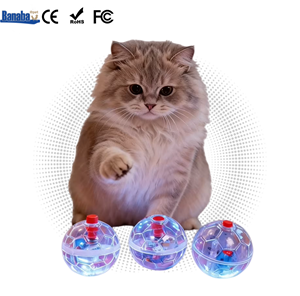 Wiederaufladbares, geräuschloses, automatisch blinkendes Haustier-Katzenspielzeug, langlebiger, leuchtender, transparenter Katzen-Teaser-Ball in Fußballform - Product Image 1