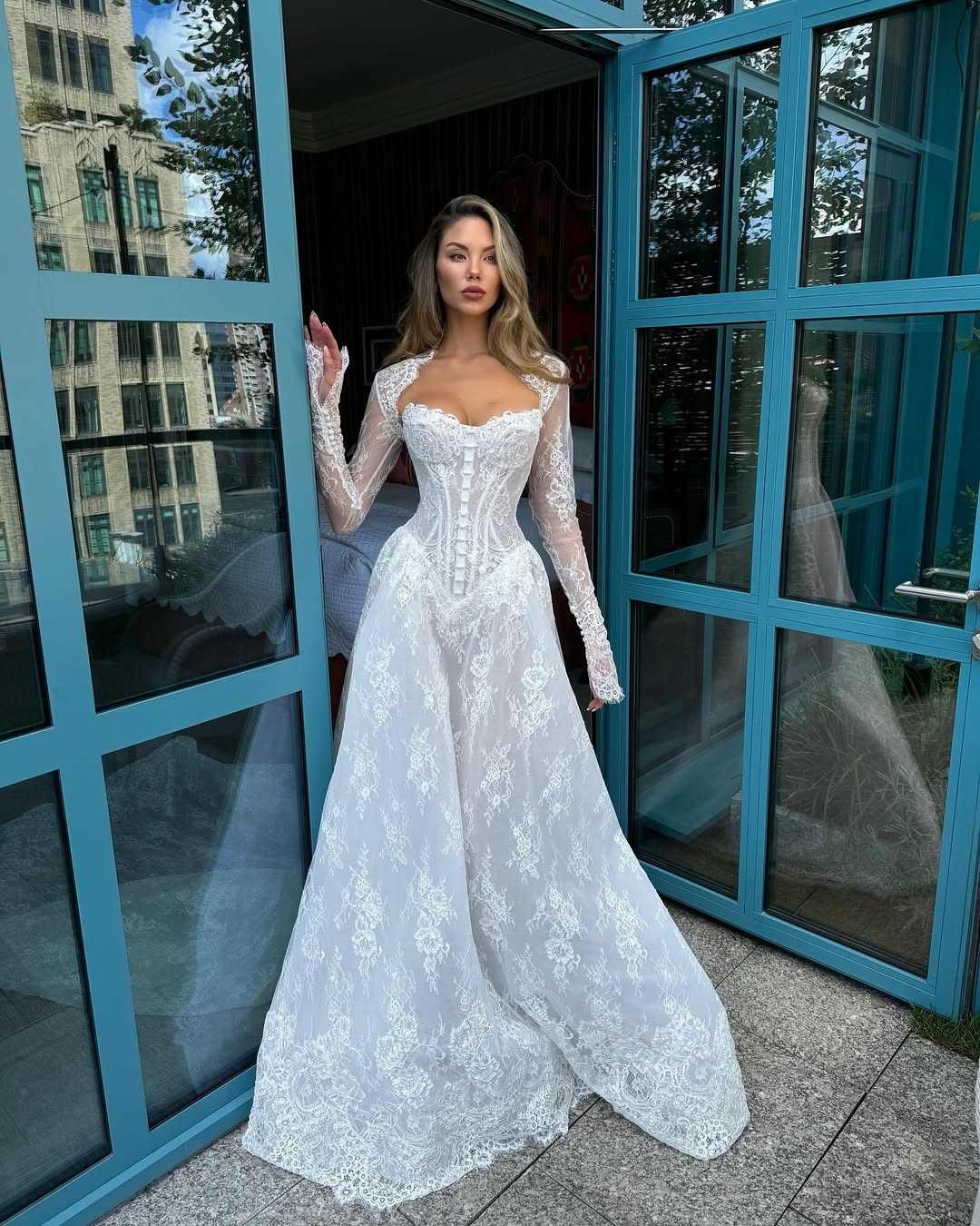 Long Sleeve Lace Wedding Dress Elegant Stylish