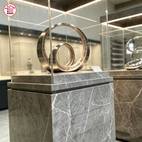 Socle en marbre artisanal avec vitrine en verre, support en pierre naturelle pour sculpture, enclos en verre massif pour objets de collection