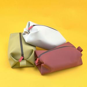 Pochette cosmétique en silicone durable pour femmes, logo personnalisé, résistante à l'eau, portable, idéale pour les voyages et l'usage quotidien - Product Image 4