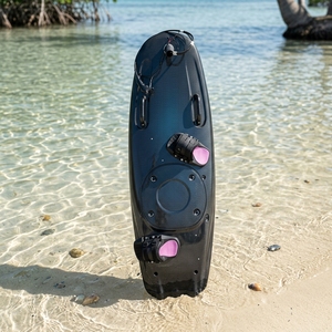 Tabla de Surf a Motor de Gasolina de 118 CC con Triple Aleta para Deportes Acuáticos en Aguas Oceánicas - Product Image 1