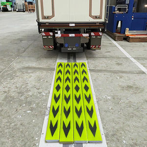 Cinta de flecha reflectante amarilla fluorescente de seguridad para camiones del mercado de los Emiratos Árabes Unidos, tira negra autoadhesiva, pegatina reflectante para vehículos largos - Product Image 6