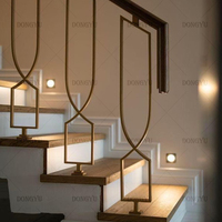 Escalier en L moderne et élégant Dongyu pour villa et hôtel, avec garde-corps en verre durable et résistant à l'eau