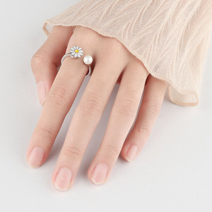 Anello Antistress Regolabile <span class=keywords><strong>con</strong></span> Fiore di Margherita Smaltato, in Rame <span class=keywords><strong>con</strong></span> Perla Incastonata, Gioiello Rotante per Matrimoni e Feste - Product Image 4