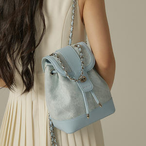 Женский винтажный рюкзак на цепочке - Product Image 1