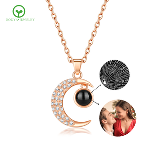 Özelleştirilmiş moda yeni ürünler güzel yaz uzun kolye özel fotoğraf projeksiyon ay kolye ile en iyi marka - Product Image 1