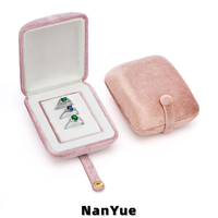 Boîtes à bijoux en velours de haute qualité, vente en gros, logo personnalisé, étui de rangement pour bagues, étui portable pour bagues de mariage et de fiançailles, emballage cadeau