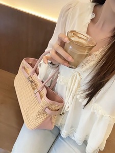 <span class=keywords><strong>Bolso</strong></span> Tote de Lujo Tejido de Paja para Mujer, <span class=keywords><strong>Bolso</strong></span> de Hombro Chic con Parches de Cuero PU y Cierre Metálico, Logotipo Personalizado, MOQ Bajo - Product Image 3