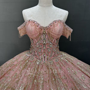 Vestidos de Quinceañera Color Oro Rosa con Hombros Descubiertos, Bordado Metálico, Apliques de Pedrería, Cola de Capilla Natural, Vestido de Fiesta Largo Hasta el Suelo - Product Image 4