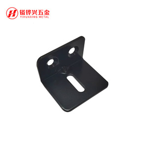 เหล็กฉากยี่ห้อ YIHUAXING รูปตัว L 90 องศา สีดำเคลือบอิเล็กโทรโฟรีติก พร้อมรูแนวนอนสำหรับยึดมุม - Product Image 1