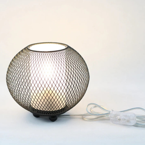 Hiện đại tối giản màu đen kim loại đèn bàn E27 ổ cắm vít phong cách đèn ngủ phòng ngủ bên bảng Plug-in cung cấp điện bóng đèn halogen - Product Image 1