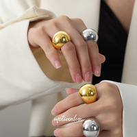 Nouvelle conception, bijoux fantaisie imperméables et hypoallergéniques, cadeau, anneaux creux épais et lisses en acier inoxydable plaqué or 18 carats pour femmes