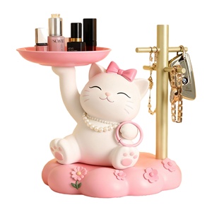 Encantador Regalo <span class=keywords><strong>de</strong></span> Resina Personalizado: Gato Rosa-Blanco Alegre con Bandeja <span class=keywords><strong>de</strong></span> Maquillaje, Junto a un Soporte Dorado <span class=keywords><strong>para</strong></span> Accesorios. Perfecto <span class=keywords><strong>para</strong></span> entusiastas <span class=keywords><strong>de</strong></span> la belleza - Product Image 1