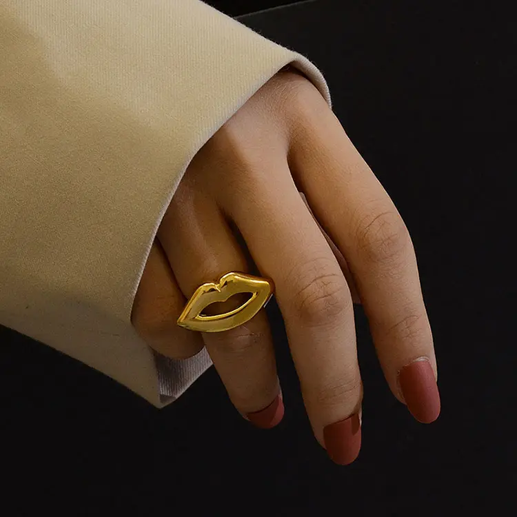 RS1049 anelli per labbra da donna in acciaio inossidabile placcato in oro 18 carati Non appannanti semplici di alta qualità 2021