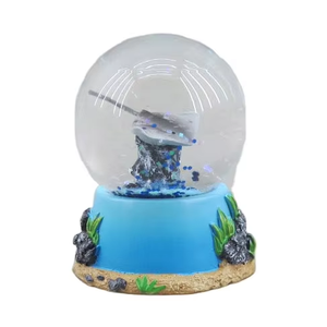 Mini globe d'eau personnalisé <span class=keywords><strong>pas</strong></span> <span class=keywords><strong>cher</strong></span> résine artisanat thème de la mer Anime peinture nautique <span class=keywords><strong>Figurine</strong></span> océan parc Sealife boule de neige <span class=keywords><strong>à</strong></span> vendre - Product Image 2