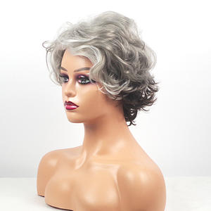 Perruque courte bouclée pour femmes européennes et américaines avec base en dentelle naturelle en fibre synthétique, petite perruque gris argenté pour maman - Product Image 4
