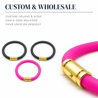 Bracelet en silicone personnalisé, fabrication OEM, vente en gros, fermoir en métal doré, bracelet en caoutchouc bicolore, fabricant de bracelets tendance en gros