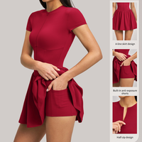Robe de tennis 2-en-1 personnalisée avec logo pour femme, idéale pour la gym, le pickleball, le yoga, avec demi-fermeture éclair, manches courtes, jupes-culottes anti-frottement et poche intégrée