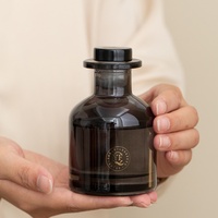 Diffuseur de parfum en rotin de luxe à marque privée, ensemble de diffuseurs à bâtonnets, bouteille en verre noir fumé, parfum d'ambiance pour la maison, tube en papier cylindrique, huile DIY