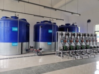 Dispositif de dosage automatique PAC/PAM Chlorinateur de floculant en baril PE avec machine de dosage de dissolution Machines de traitement de l'eau