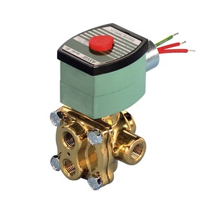 Válvula Solenoide de Acción Directa de 4 Vías 4/2, Cuerpo de Latón y Acero Inoxidable, Puerto NPTF de 1/4'', Protección IP65/IP66/IP67, 110/120 V CA - Product Image 1
