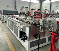 Ligne de production de panneaux de porte creux en PVC WPC de 900 mm, ligne de fabrication de cadres de portes standard