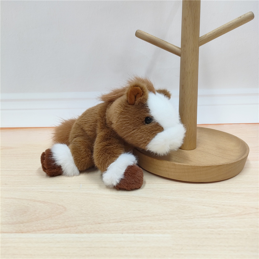 Caballo de mousse fragante de tres posturas de 18 cm