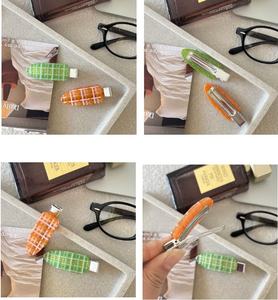 กิ๊บติดผมสไตล์เกาหลีสีลูกกวาด ลายตารางหวานๆ กิ๊บติดข้างสำหรับผู้หญิงและเด็กผู้หญิง อุปกรณ์เสริมผมพกพาสะดวก - Product Image 6