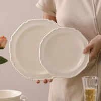 Assiette à soupe ronde en porcelaine blanche de luxe, de haute qualité, au design minimaliste moderne, résistante au micro-ondes, pour restaurant