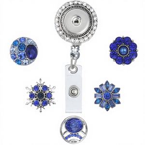 Accessoires de bureau : Porte-badge rétractable en alliage métallique avec strass pour carte d'identité de travailleur ou d'infirmière - Product Image 2