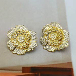 Boucles d'oreilles clous en zircon de haute qualité, plaquées or, bijoux de luxe pour femmes, accessoires de bijouterie - Product Image 2