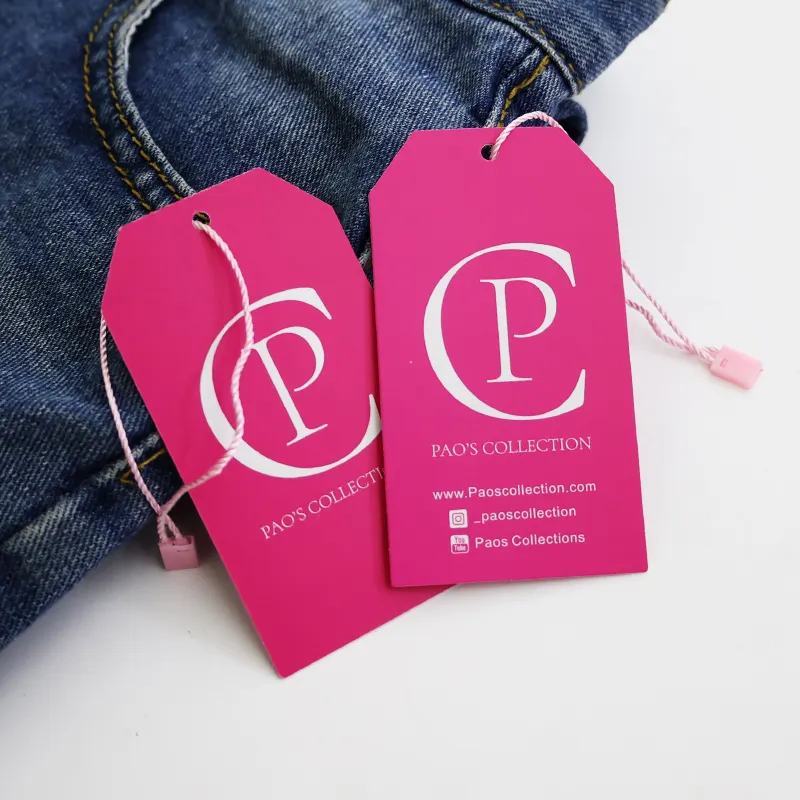 مبيعات المصنع مباشرة تصميم الملابس الملابس المخصصة بطاقة شعار المنتج شنق العلامات للملابس