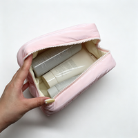 Pochette de maquillage matelassée avec fermeture éclair, organiseur de voyage pour les produits de beauté, les soins de la peau et les articles de toilette