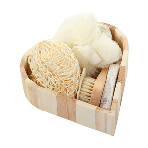 Set regalo per il bagno a forma di cuore per la famiglia kit promozionali di lusso per la cura del corpo di bellezza cura personale Spa per le vacanze - Product Image 1