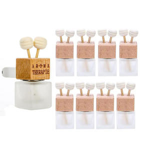 Flacon diffuseur d'air pour voiture en verre transparent givré carré vide de 8 ml avec bouchon en bois - Product Image 1