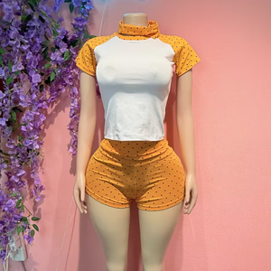 Completo da <span class=keywords><strong>donna</strong></span> due pezzi casual con pantaloncini a pois, vita pieghevole, coordinato per lo streetwear con fascia per capelli - Product Image 2