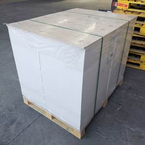 Papel fundido brillante de alta calidad de 70-90g para etiquetas de envío, Rollo Jumbo de papel recubierto de espejo de alta resistencia a la tracción de 50x70cm - Product Image 6