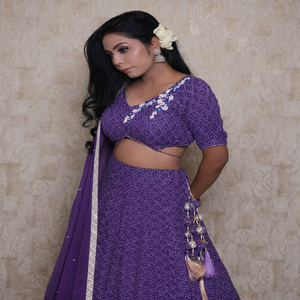 Lehenga Choli Tradicional Indio Morado, Traje Étnico Largo Hasta el Suelo para Bodas, Corte Regular con Dupatta Sólida - Product Image 1