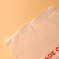 Sacs à fermeture éclair en plastique biodégradable mat/givré, sacs à vêtements à fermeture éclair pour t-shirts et maillots de bain avec Logo