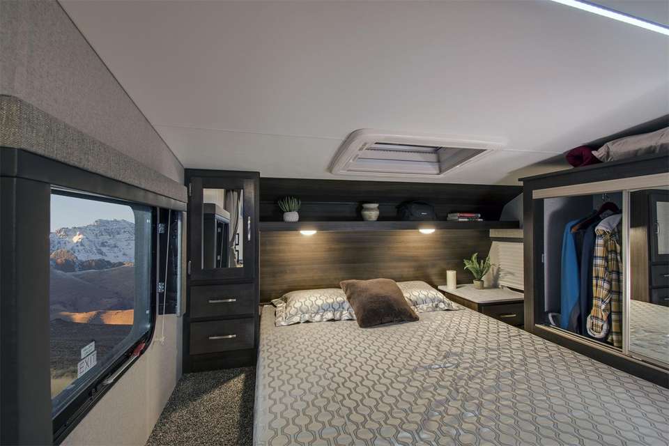 Cab Over Truck Short Bed Bigfoot Camper for Short Bed Box Midsize Ford Ranger Pickup One Ton Truck Long Bed With Slide Out