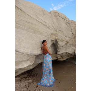 Vestido de Playa Tipo Bikini Largo sin Espalda Louella Blue con un Atractivo Tono Azul - Product Image 4