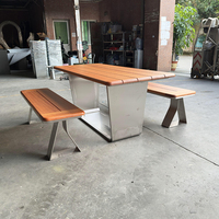 Vente chaude Table et chaises d'extérieur en acier galvanisé avec Tables combinées de banc WPC pour les fêtes Tables en plastique Restaurant