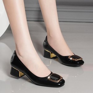 Chaussures de travail pour femmes, escarpins plats antidérapants rouges à talon moyen et semelle extérieure en PU, nouvelle collection automne, vente en gros d'usine - Product Image 4