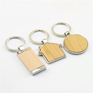 Abridor de Botellas de Bambú Personalizado con Adhesivo Magnético, Abridor de Cerveza de Acero Inoxidable con Llavero y Logotipo Grabado para Promociones - Product Image 6