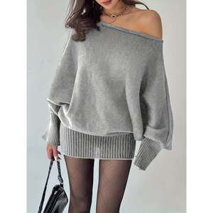 Pull décontracté à col asymétrique pour femme, gris, épaules dénudées, tricot oversize, manches longues, mode hiver - Product Image 1